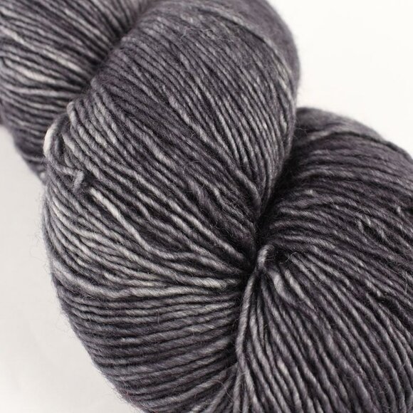 Suburban Stitcher Single Sock Yarn 100% SW Merino 400 yds 100g Coal Colorway - Picture 2 of 3